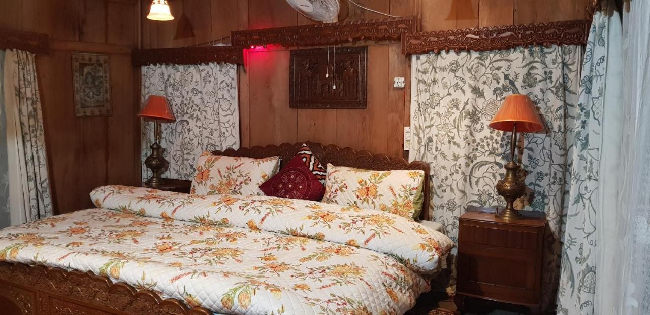 House Boat Hardy Palace Srīnagar Zewnętrze zdjęcie