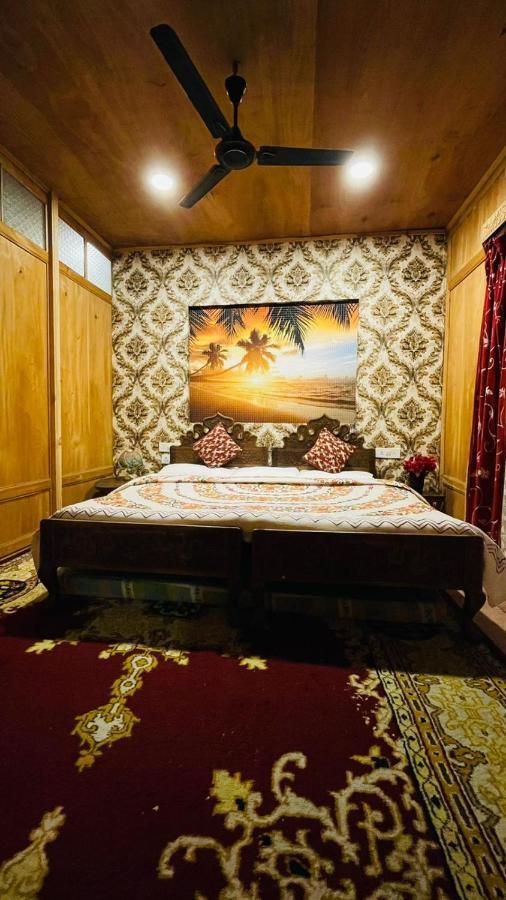 House Boat Hardy Palace Srīnagar Zewnętrze zdjęcie