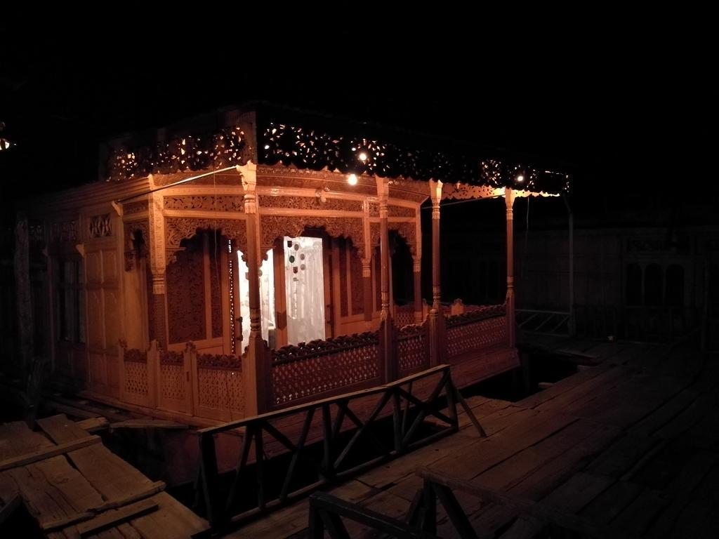 House Boat Hardy Palace Srīnagar Zewnętrze zdjęcie