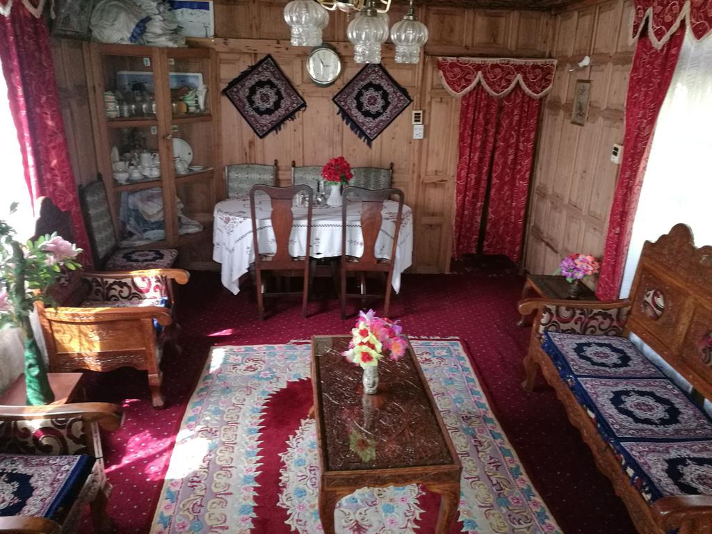 House Boat Hardy Palace Srīnagar Zewnętrze zdjęcie