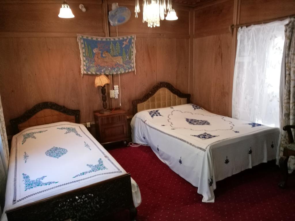 House Boat Hardy Palace Srīnagar Zewnętrze zdjęcie