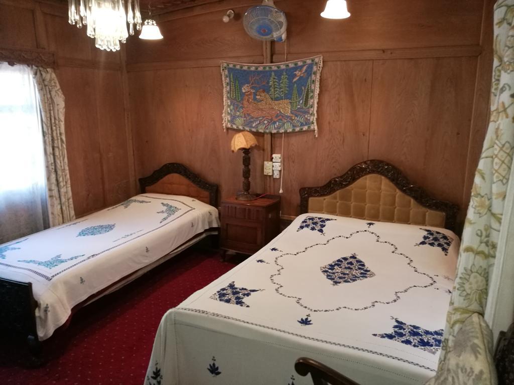 House Boat Hardy Palace Srīnagar Zewnętrze zdjęcie