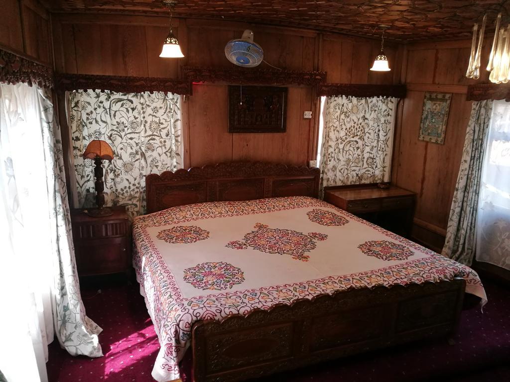 House Boat Hardy Palace Srīnagar Zewnętrze zdjęcie