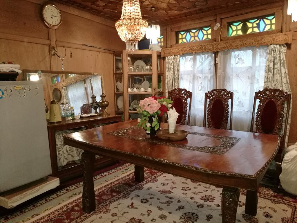 House Boat Hardy Palace Srīnagar Zewnętrze zdjęcie