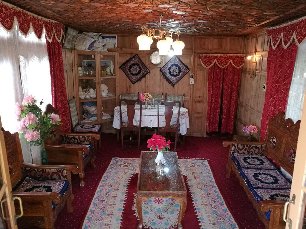 House Boat Hardy Palace Srīnagar Zewnętrze zdjęcie