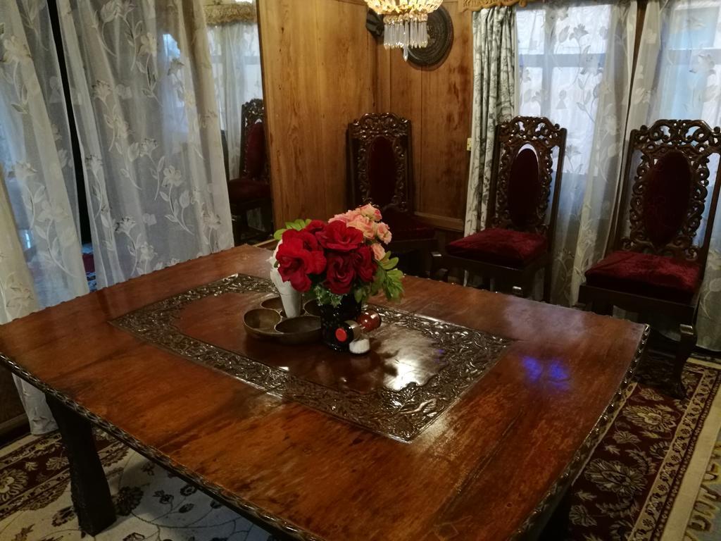 House Boat Hardy Palace Srīnagar Zewnętrze zdjęcie
