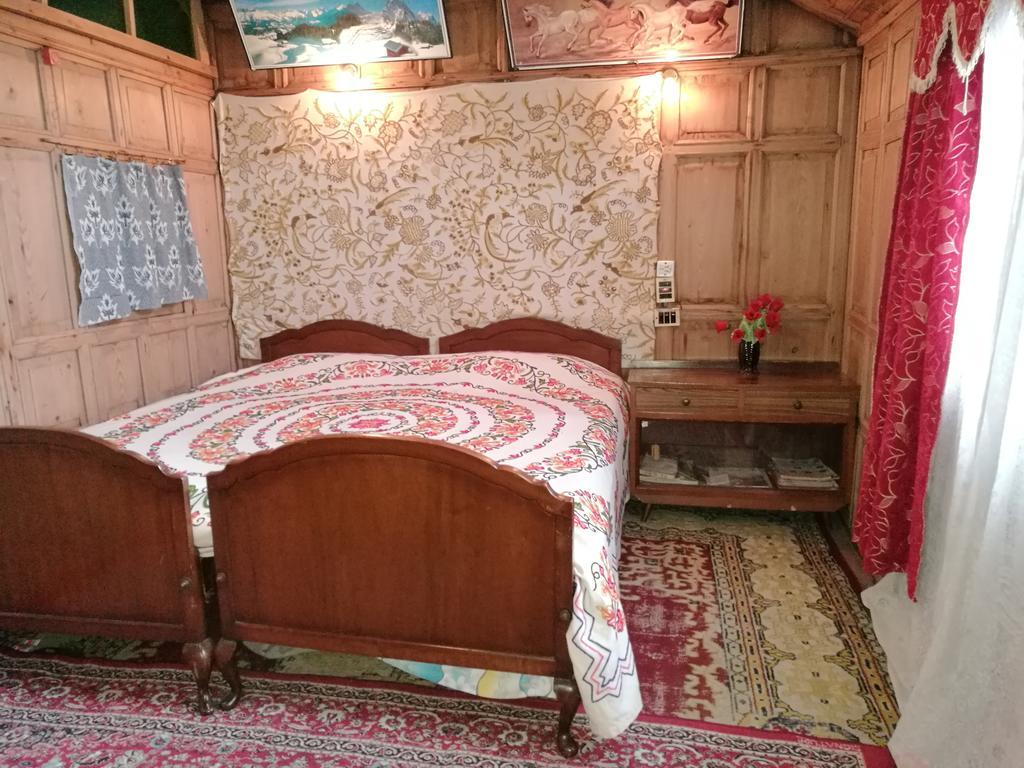 House Boat Hardy Palace Srīnagar Zewnętrze zdjęcie