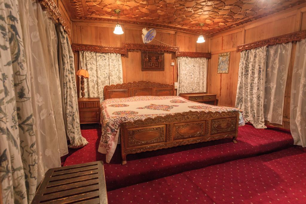 House Boat Hardy Palace Srīnagar Zewnętrze zdjęcie