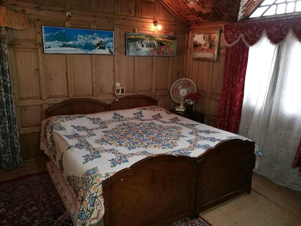 House Boat Hardy Palace Srīnagar Zewnętrze zdjęcie